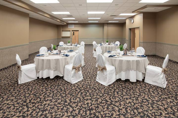 Ballroom/Hall 54 of 57