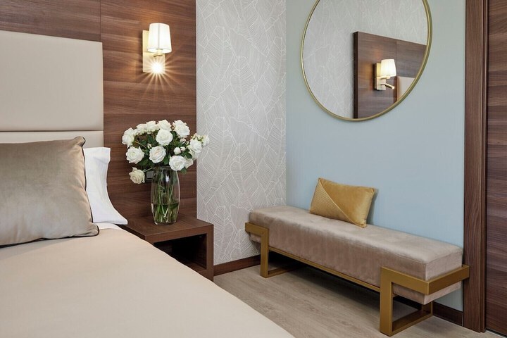 Room 17 of 30