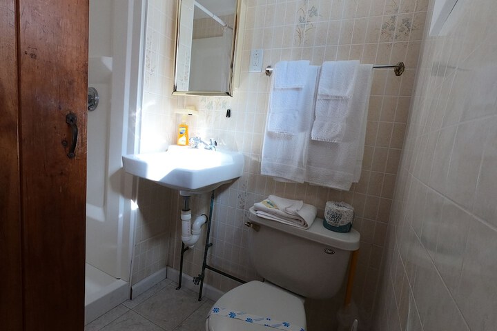 Room 166 of 219