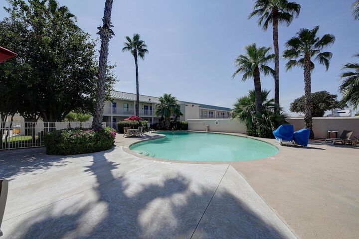Pools & Facilities