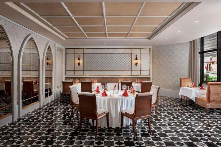 Ballroom/Hall 178 of 227
