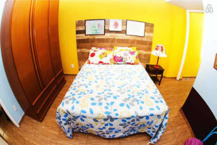 Room 7 of 12