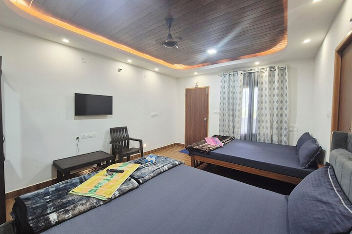 Room 12 of 28