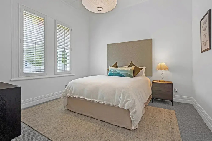 Room 4 of 20