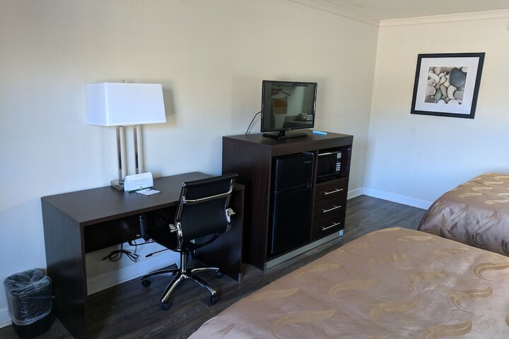 2 Queen Beds (2 of 11)