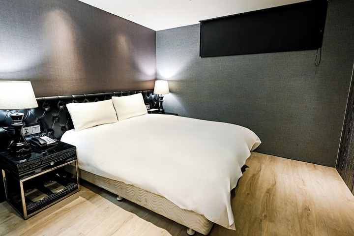 Room 5 of 146