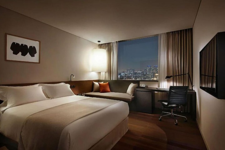 Room 26 of 80