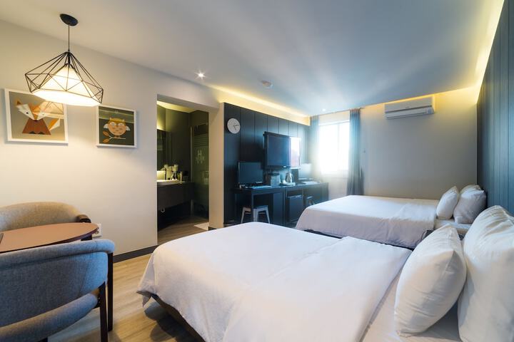 Room 28 of 62