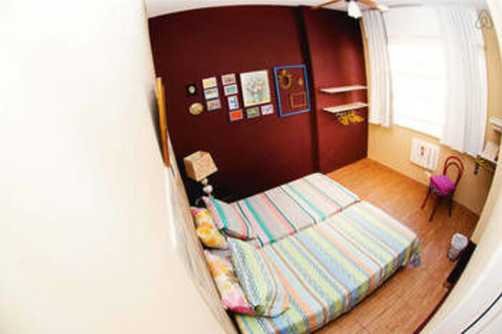 Room 8 of 12