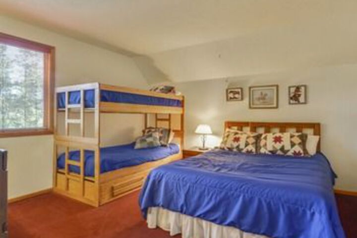 Room 10 of 25
