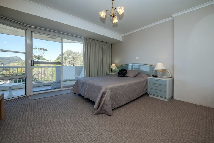 Room 14 of 216