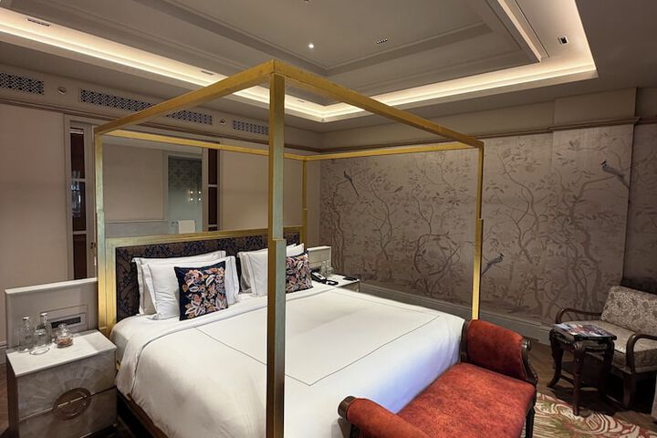 Room 27 of 84
