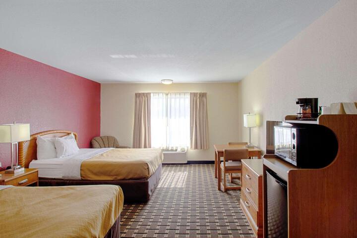 2 Queen Beds (12 of 34)