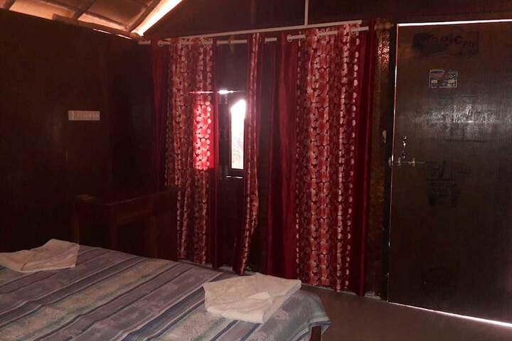 Room 27 of 78