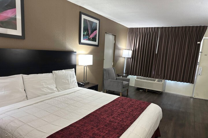 Room 16 of 40