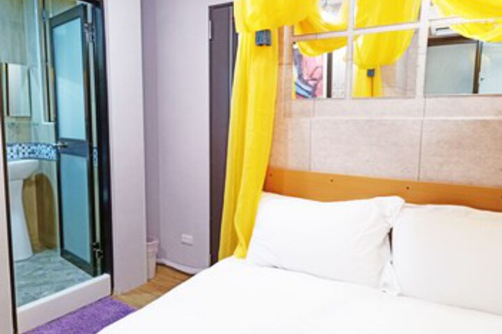Room 73 of 78