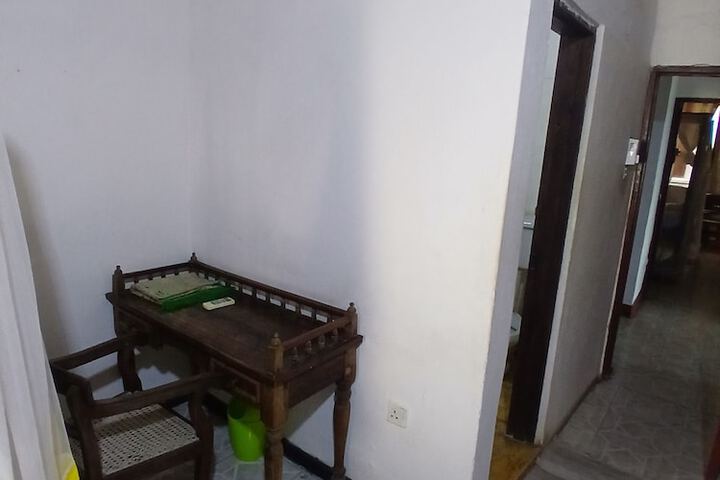 Room 17 of 39