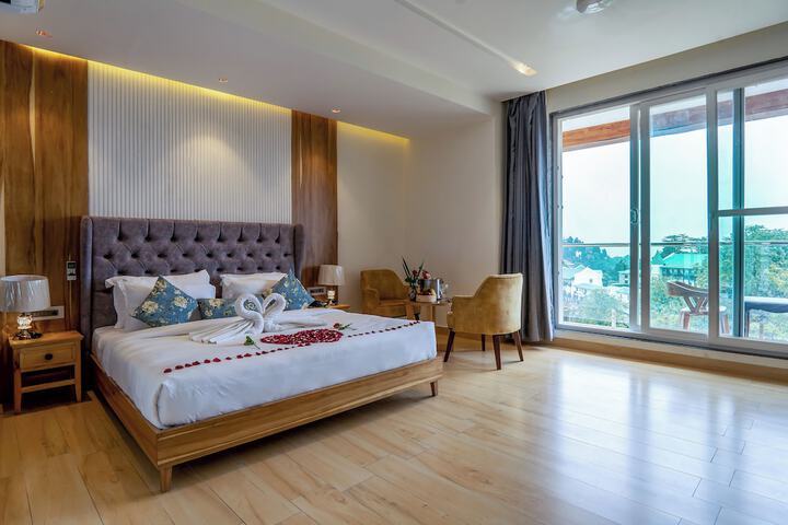 Room 6 of 11
