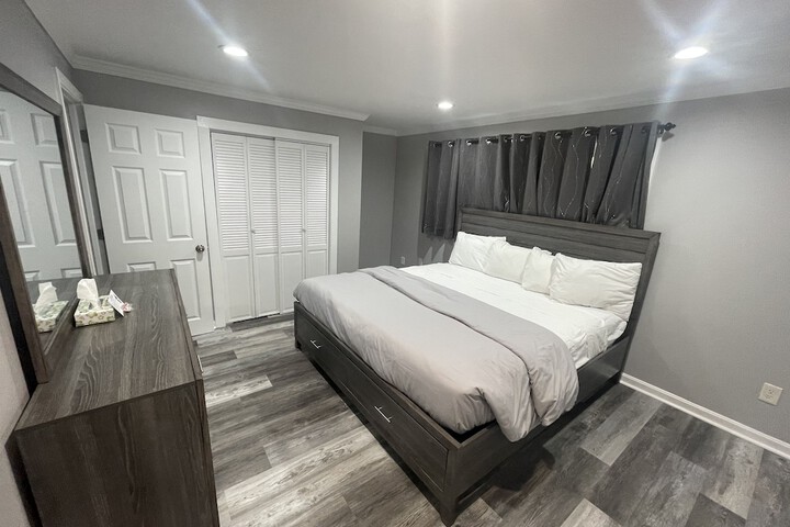 1 King Bed (14 of 18)