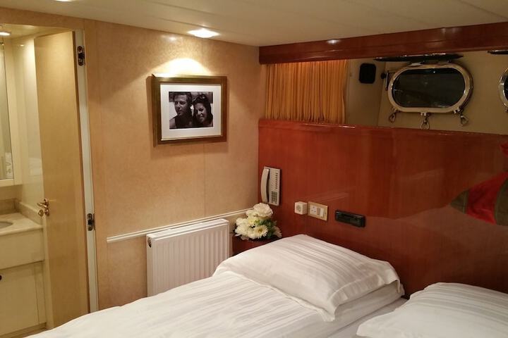 Room 9 of 37