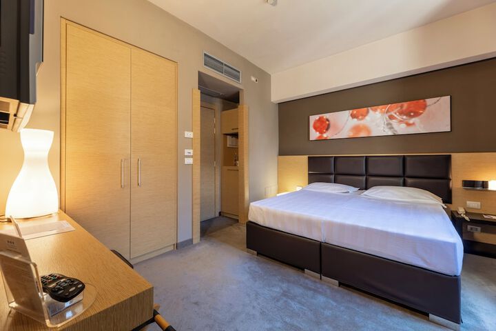 Room 19 of 50