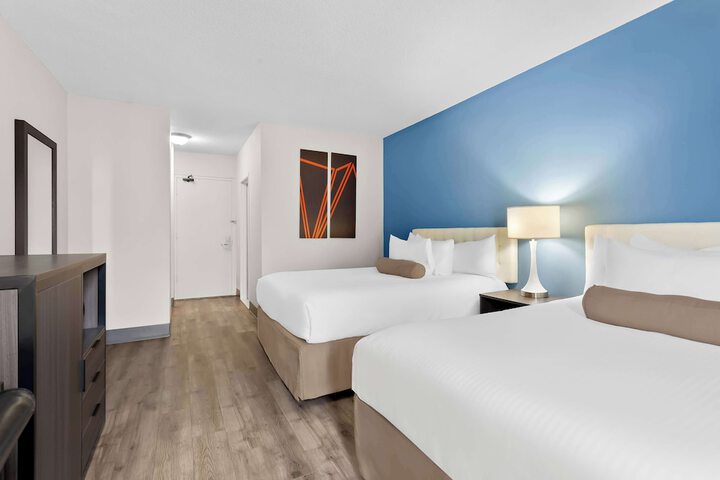 1 Queen Bed (5 of 21)