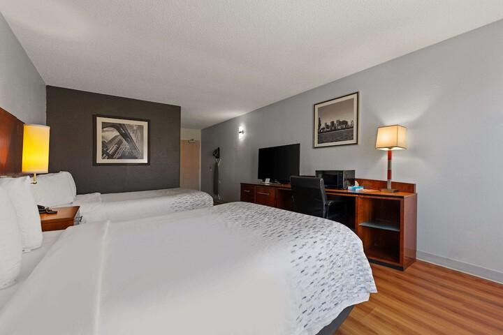 2 Double Beds (1 of 10)