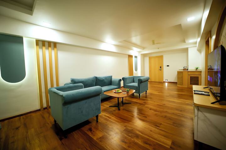 Room 8 of 16