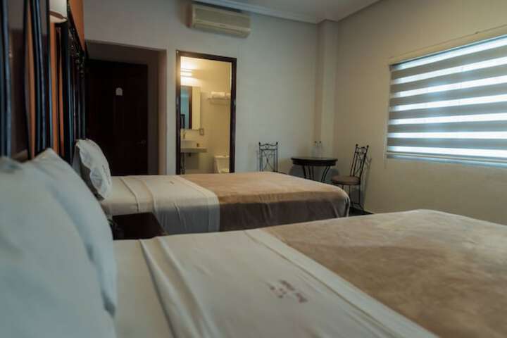 Room 32 of 102