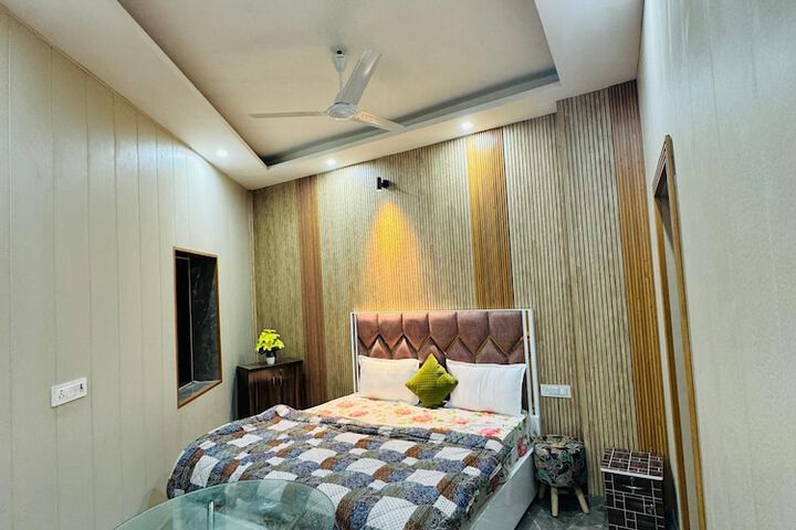 Room 5 of 14
