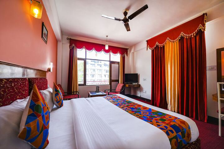 Room 9 of 28