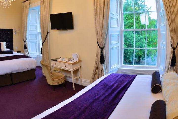 Room 8 of 80