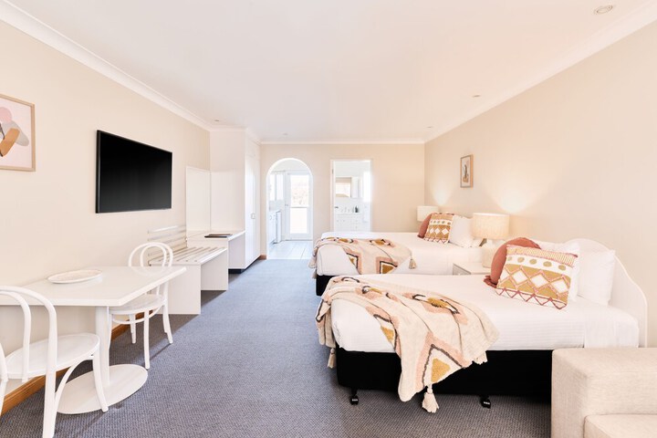 Room 3 of 23