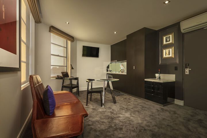 Room 7 of 33