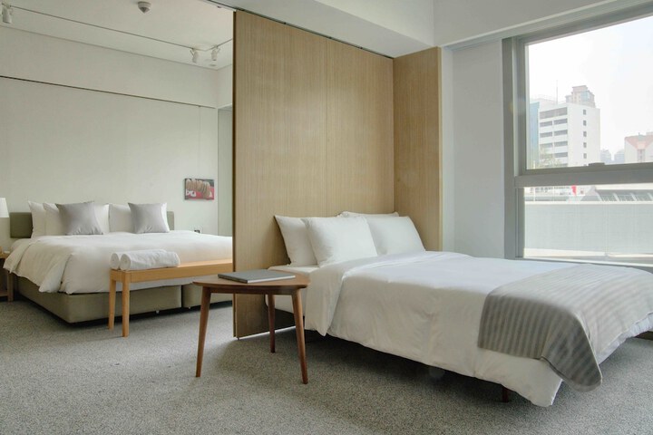 Room 14 of 82