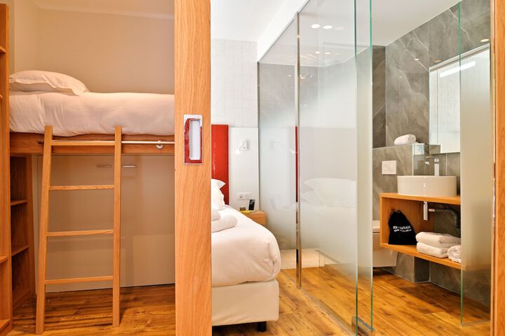 Room 14 of 62