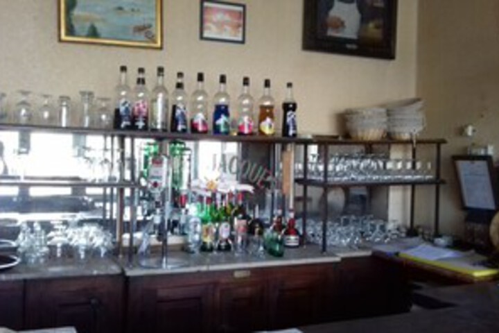 Lounge 2 of 10