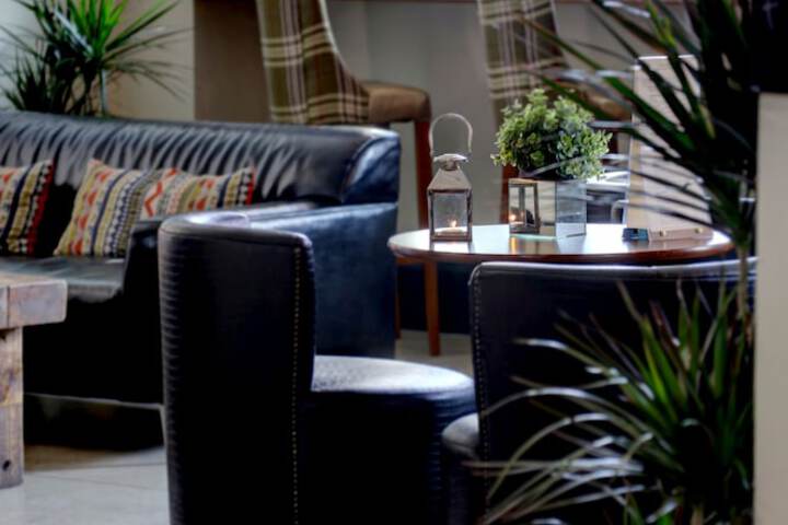 Lounge 96 of 106