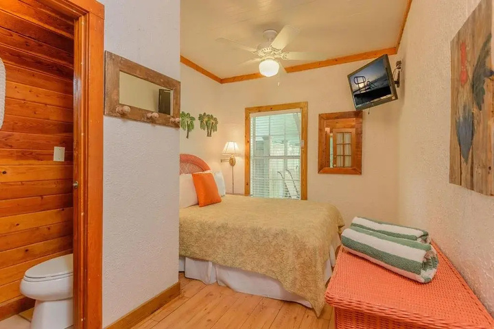 Room 3 of 20