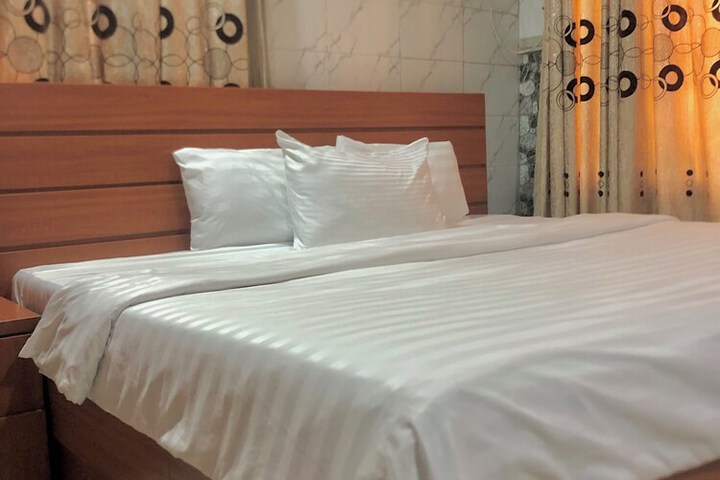 Room 10 of 19