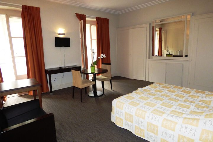 Room 16 of 34