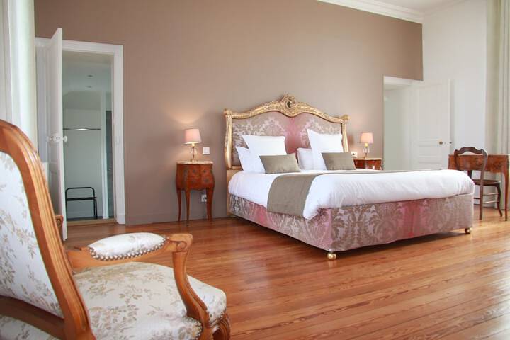 Room 5 of 75