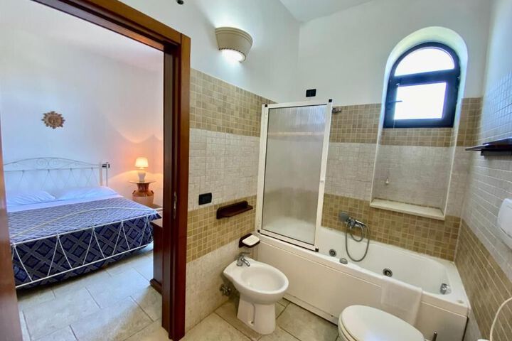 Room 2 of 78