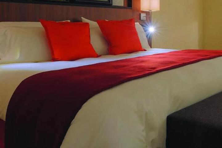 1 King Bed (5 of 36)
