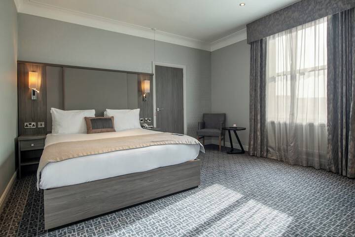 Room 33 of 114