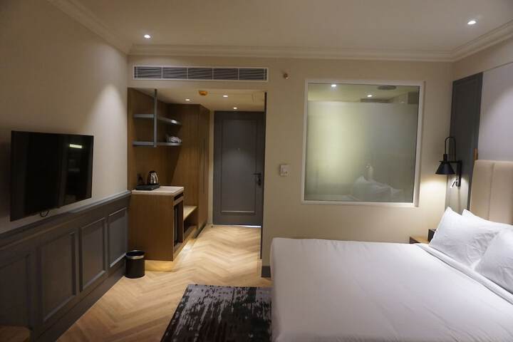 Room 10 of 42