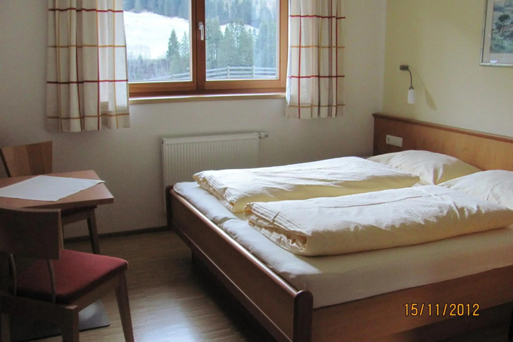 Room 6 of 16