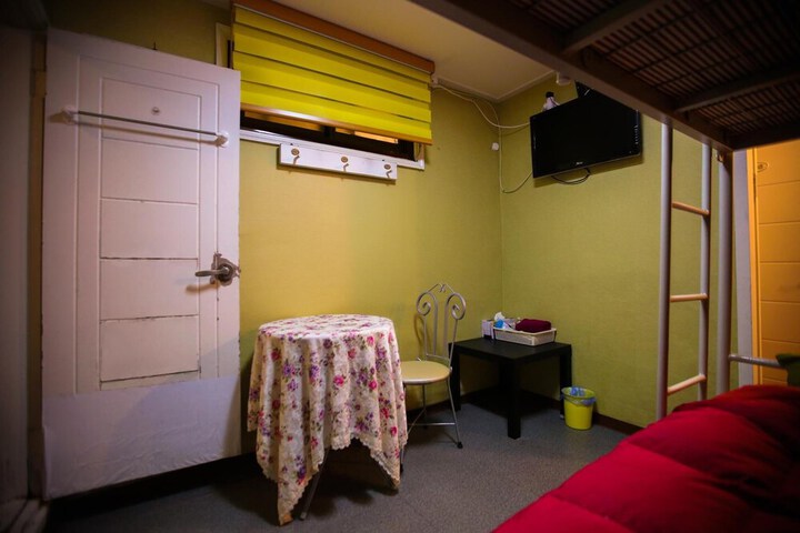 Room 18 of 53