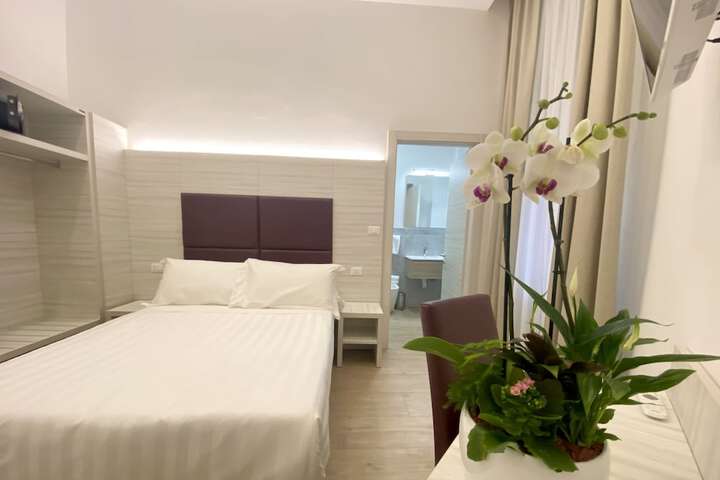 Room 10 of 30