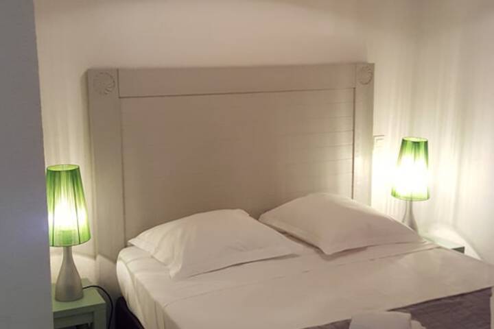 Room 3 of 34